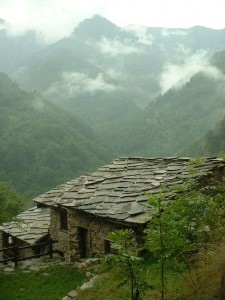 Colegiu valdenz pe văile Alpilor în Italia